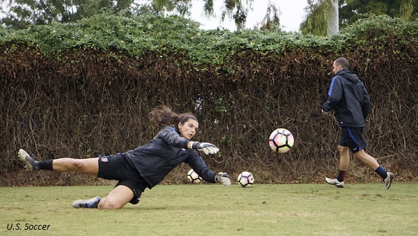 1-u19-wnt-laurel-ivory Strikers Logo