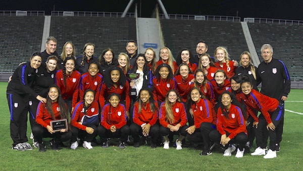 u17wnt-chile Strikers Logo