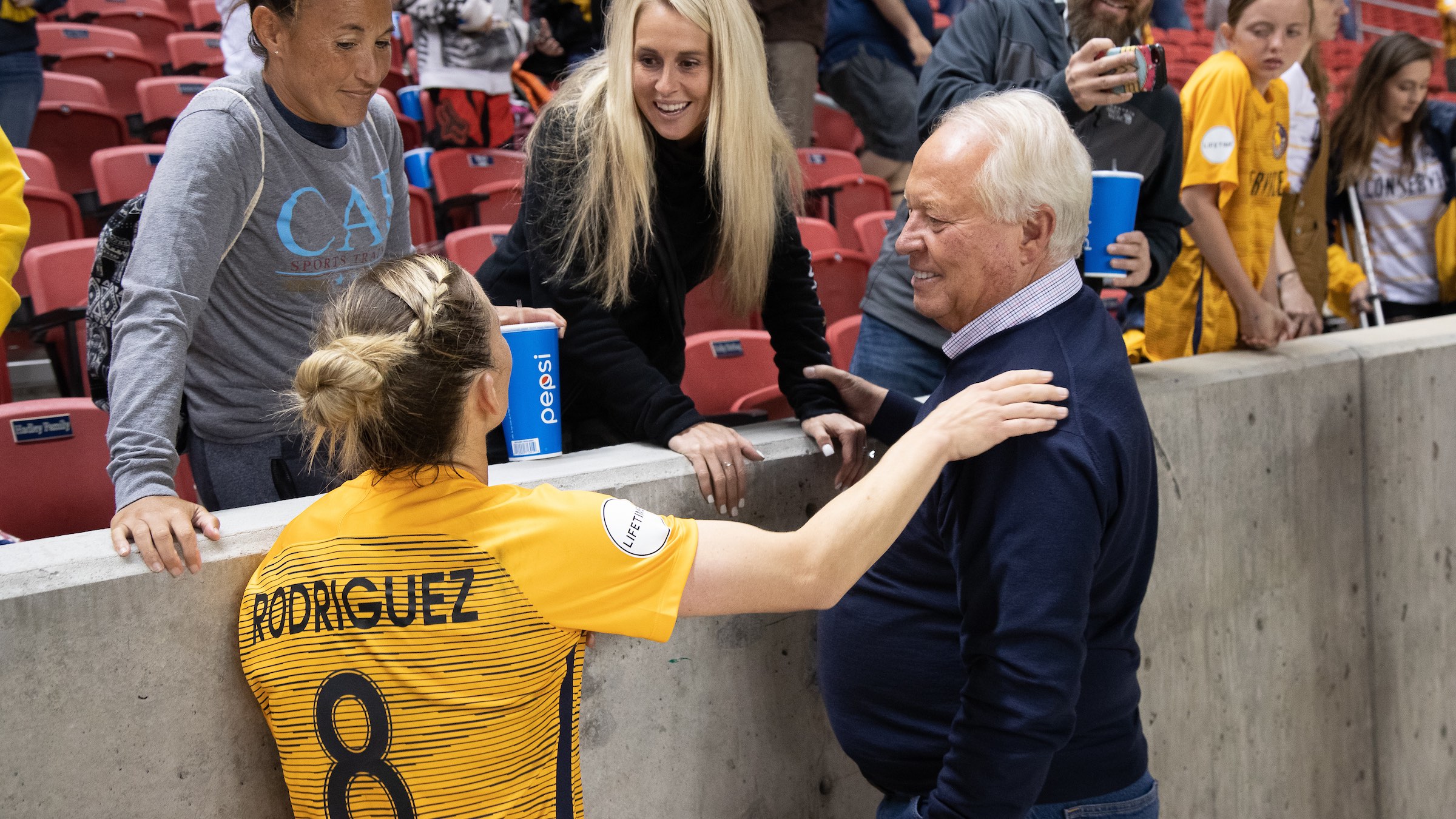 Amy Rodriguez, Dell Loy Hansen, Fans