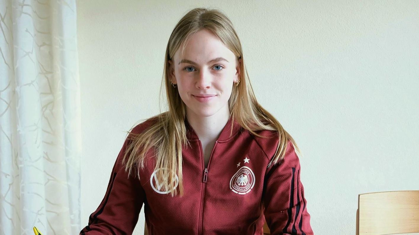 Mizzou Soccer head coach Stefanie Golan signs 10 class of 2023 recruits - SoccerWire