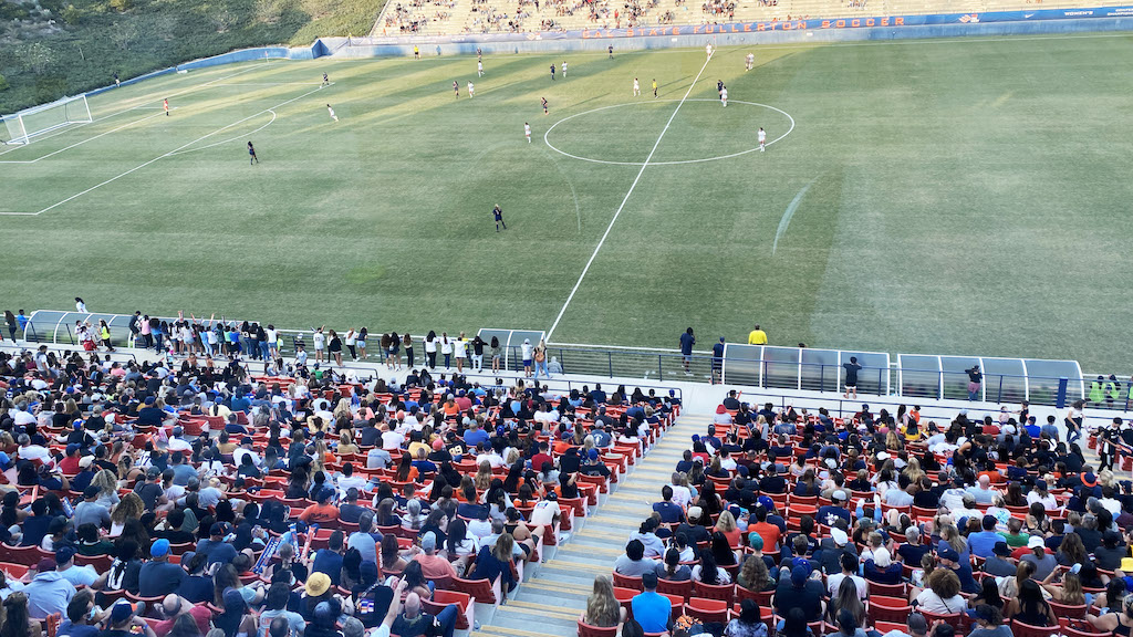 ucla-womens-soccer-crowd