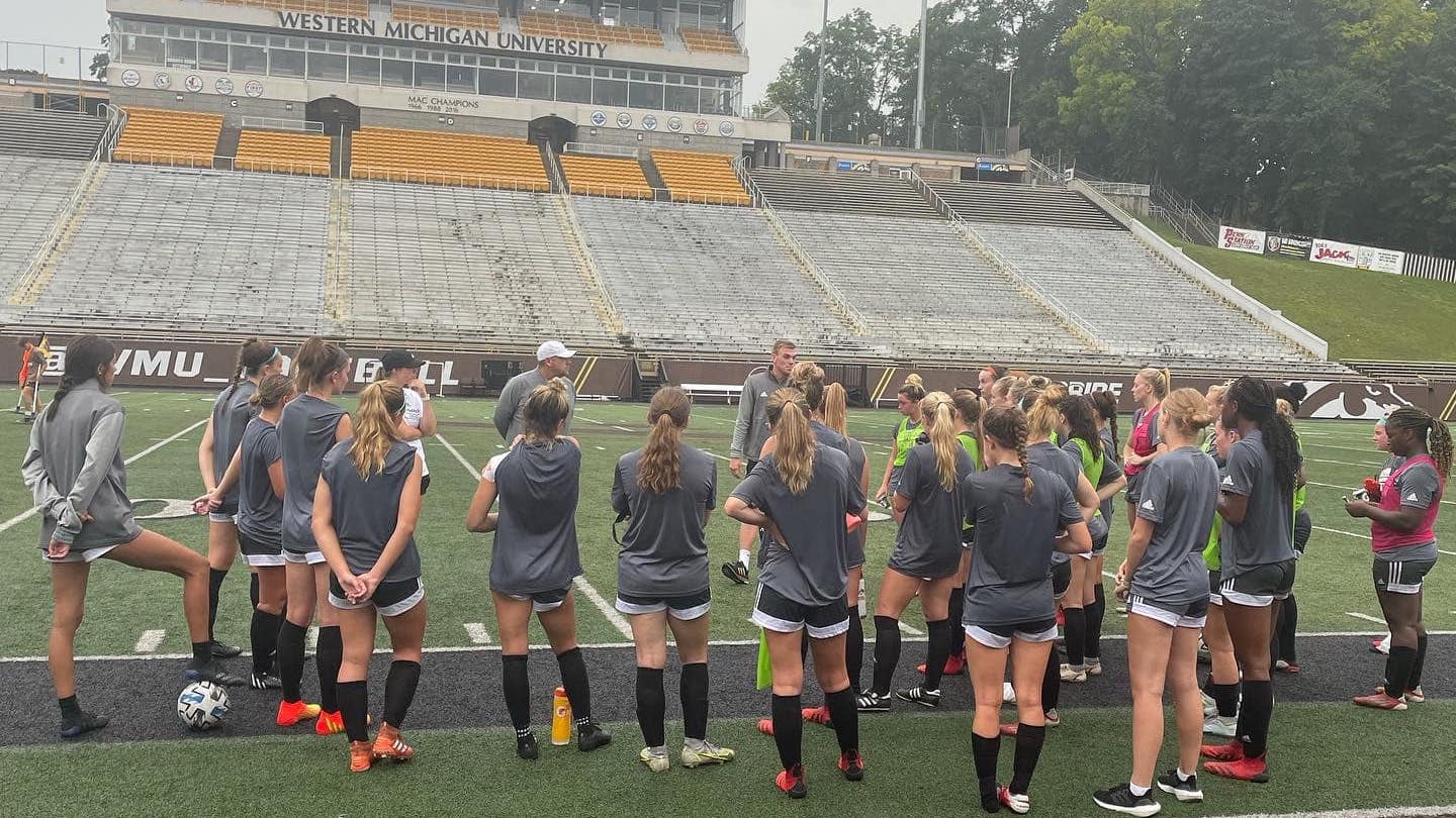 western-michigan-women5