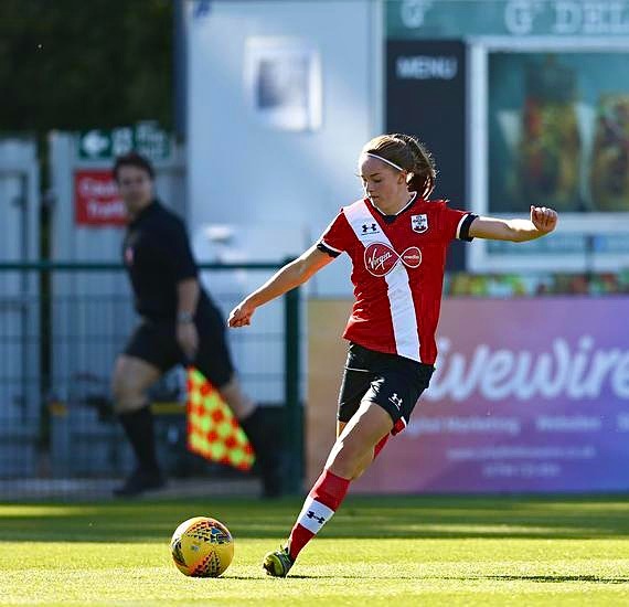 Creighton women's soccer signs English standout Matilda Thomas