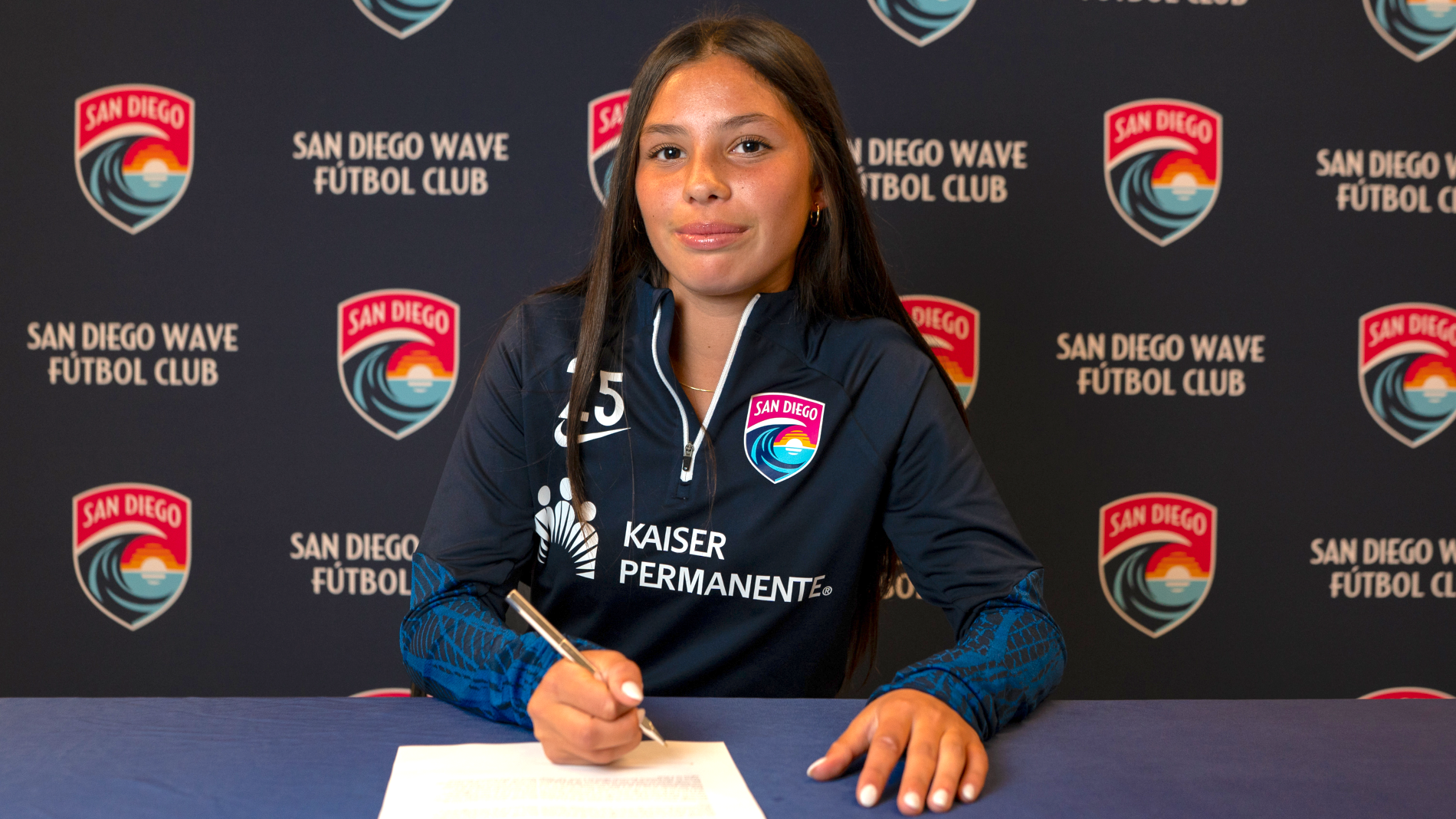 San Diego Wave FC signs 15-year-old Melanie Barcenas as NWSL's