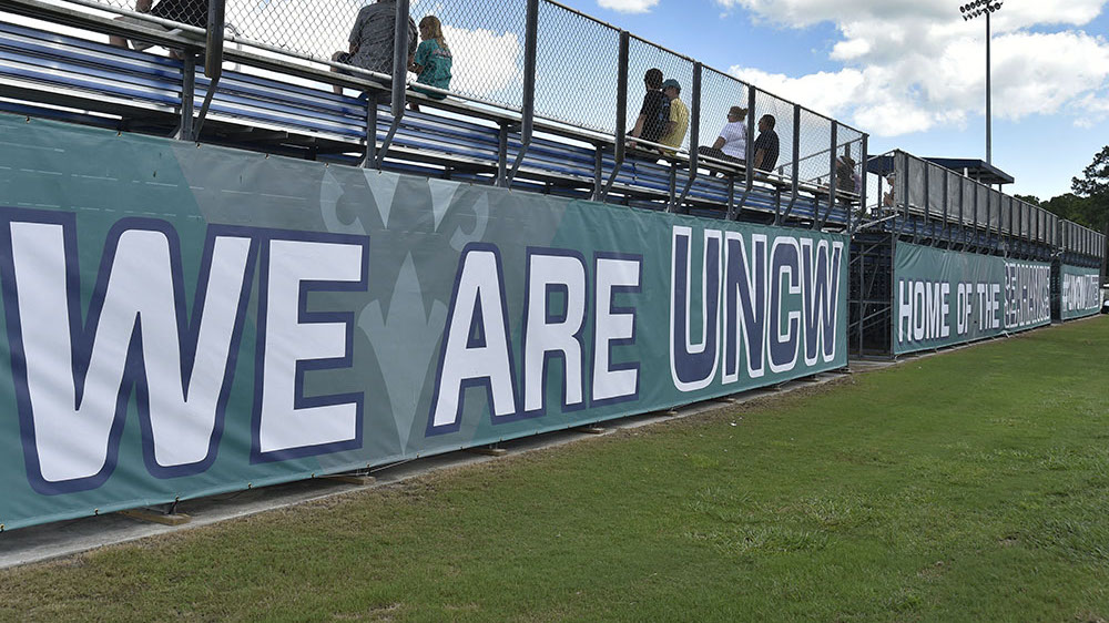 UNC Wilmington podpísal Kenadyho Adamsa z Iowa State a Slovenku Viktóriu Hankovú