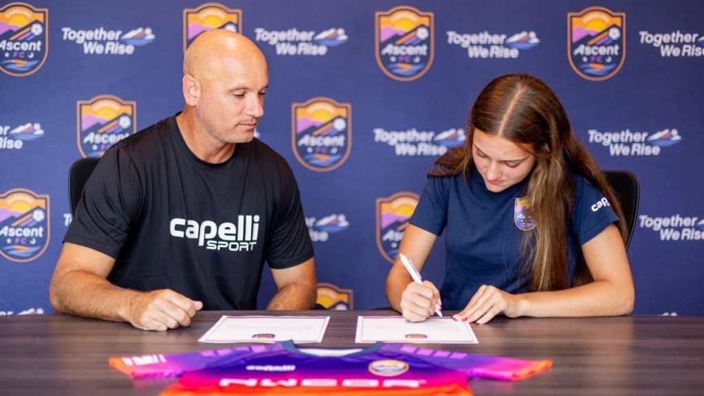 Carolina-SpitzerSigning0725_large
